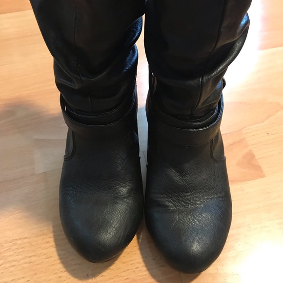 Black boots - Picture 3 of 5